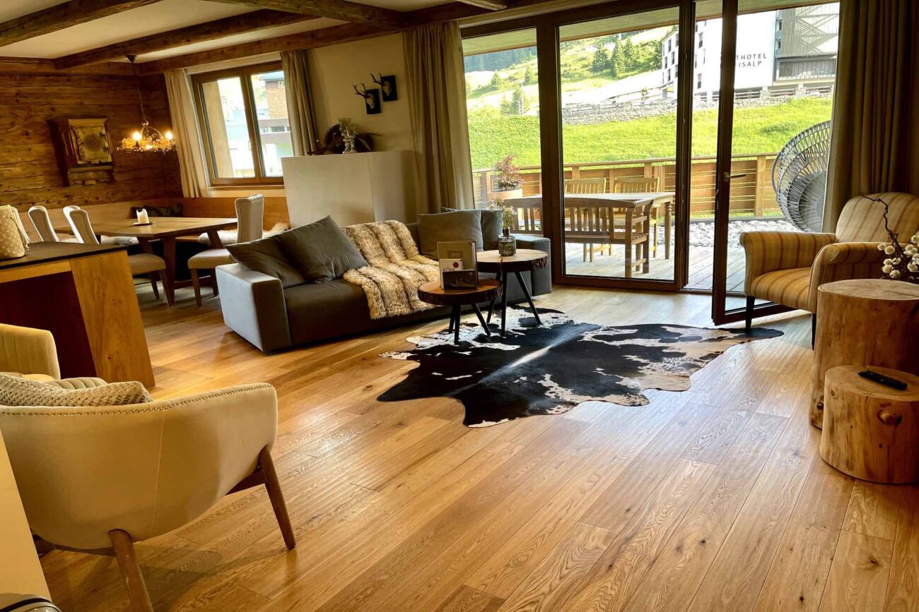 Apartment Warth – großes Apartment mit 2 Schlafzimmer, Balkon und Bad/WC – Wohnzimmer und Esszimmer und große Terrasse