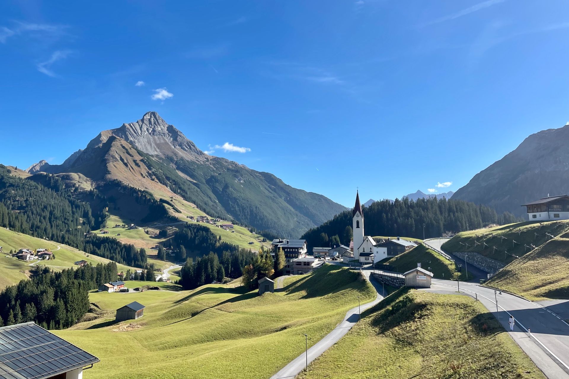 Booking Arlberg – die schönsten Chalets, Hotels und Apartments am Arlberg in Österreich – Sommerurlaub in den Bergen
